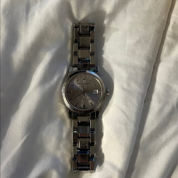 Burberry silver watch - Picture 1 of 2